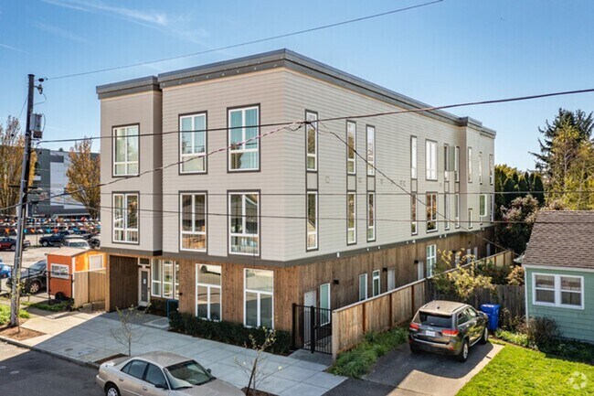 Photo - MF 17 - SE Woodward