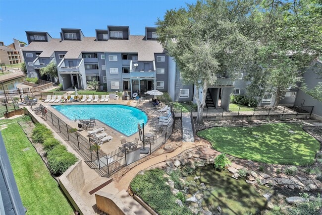 Building Photo - 12500 Melville Dr Unit D-234