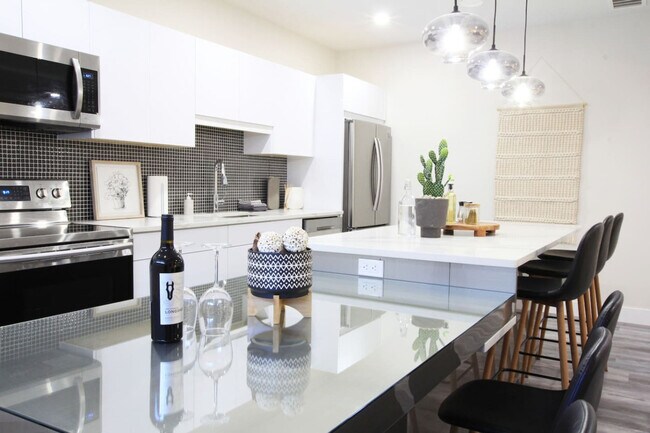 Photo - 9336-9398 98 St NW Unit ID1308595P