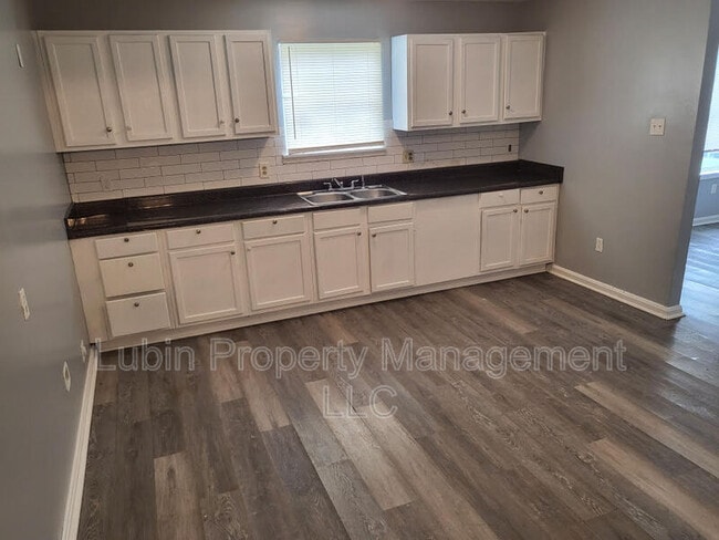 Photo - 2525 Rozelle St