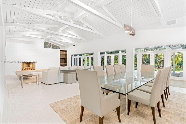 Photo - 11015 Lakeside Dr