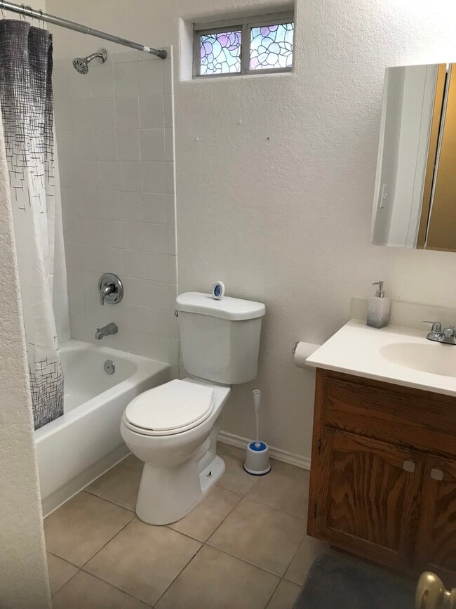 Photo - 2404 Thomas St