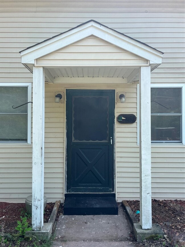 Building Photo - 161 White Sulphur Rd Unit 2 Rental