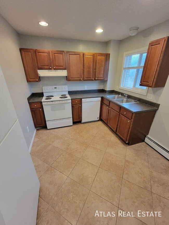 Photo - 2340 King St Unit D