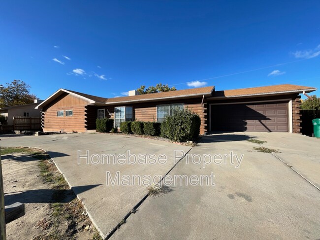 2600 E Cliffside Dr