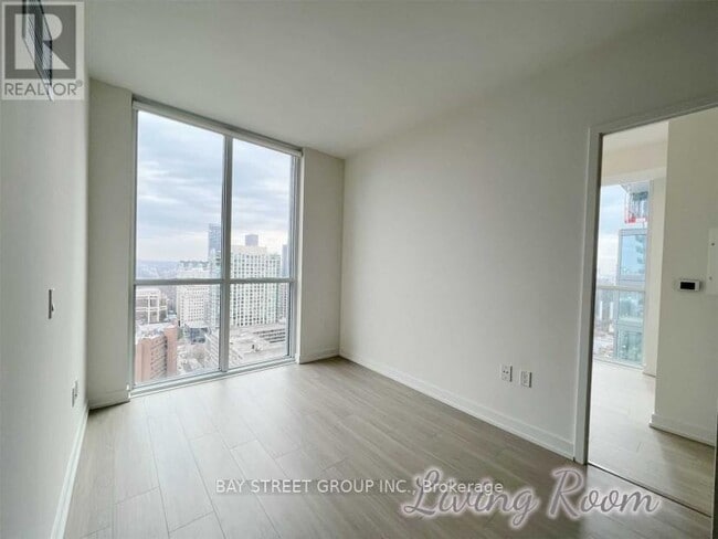 Photo - 1 Yorkville Ave Unit 2811