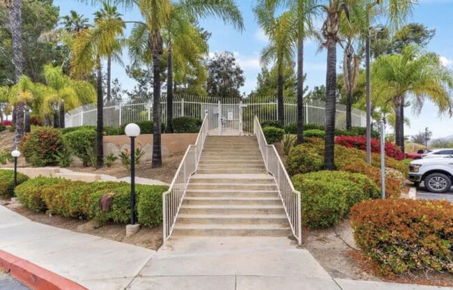 Photo - $3,600 - 3 Bed / 2.5 Bath Upgraded Townhome in The Knolls Community Unidad 7