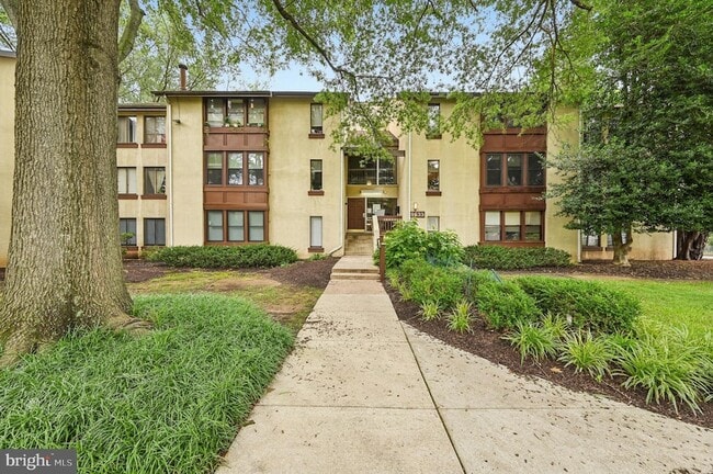 Building Photo - 9633 White Acre Rd Unit C2 Rental