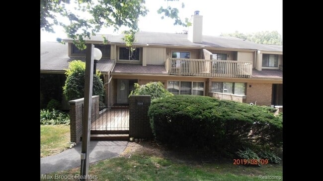 Building Photo - 1549 S Hill Blvd Unit 0