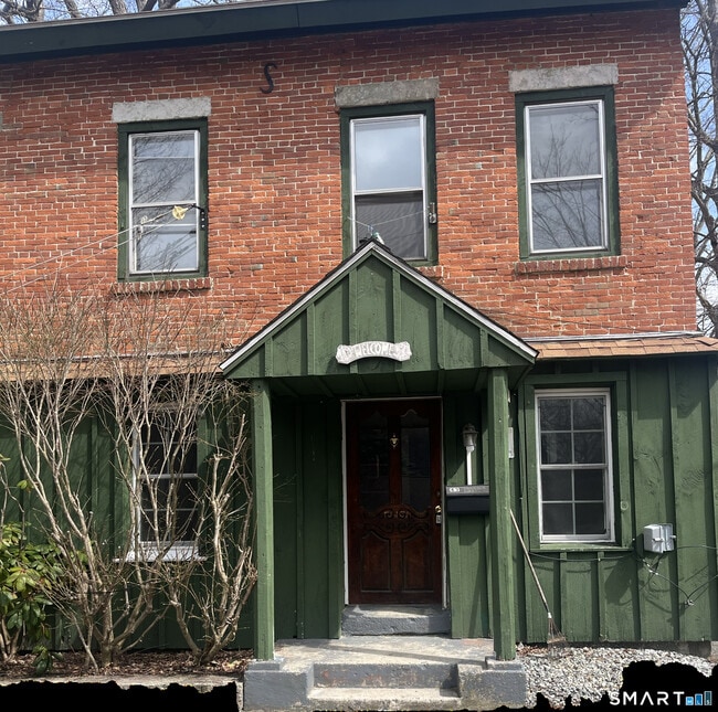 Building Photo - 43 Wallens St Unit 1st
