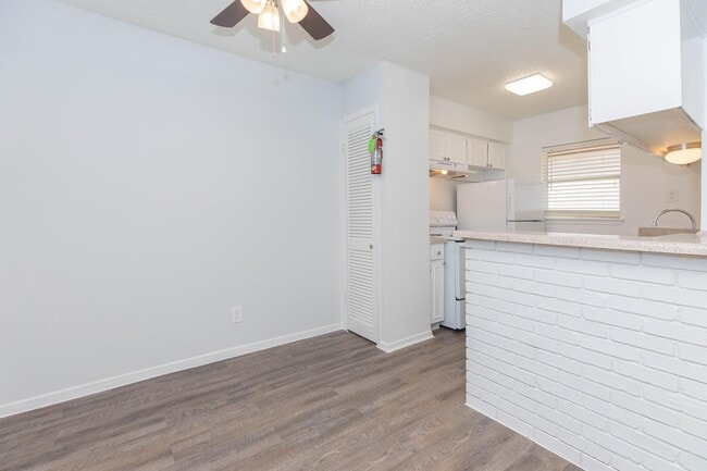 Photo - Renwick Apartments