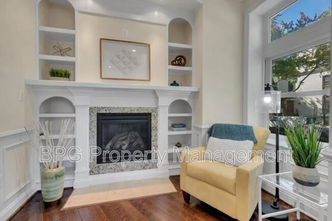 901 North Carolina Ave SE Unit 2