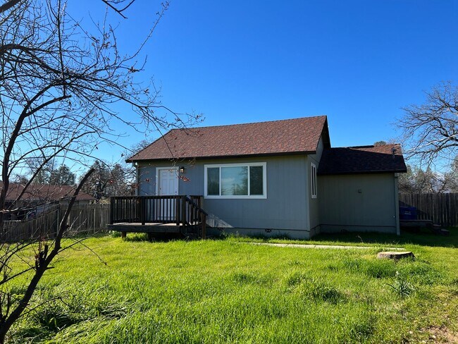 2 bedroom, 1 bathroom home located in the ... - 2 bedroom, 1 bathroom home located in the ...