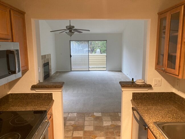 Photo - 100 Reflections Dr Unidad 21