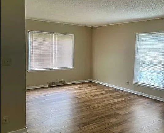 Photo - "Cozy 2-Bedroom Gem in Des Moines with Spacious Living – 844 Sq Ft of Comfort!"