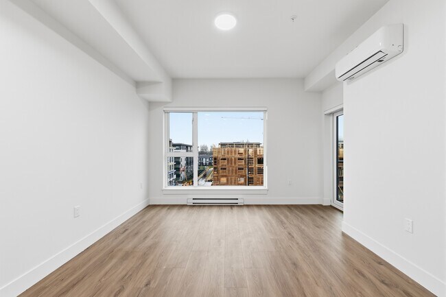 Photo - 15739 Fraser Hwy