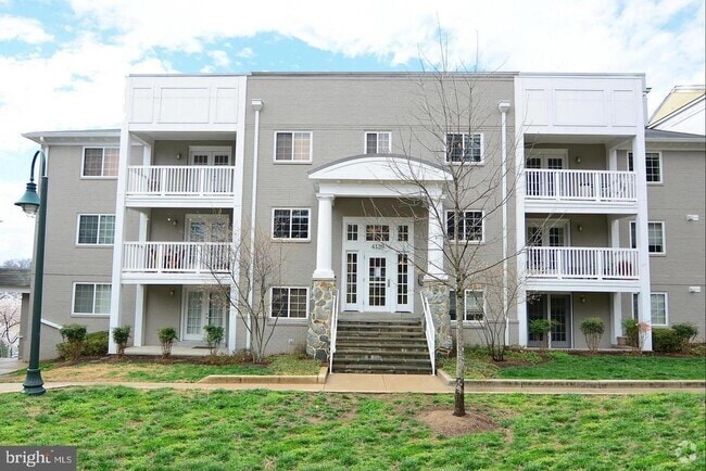 Building Photo - 4139 S Four Mile Run Dr Unit 404 Rental
