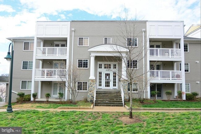 Photo - 4139 S Four Mile Run Dr Apartment Unit 404