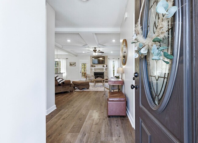 Photo - Dog Friendly Three Bedroom with Bonus in Sango!