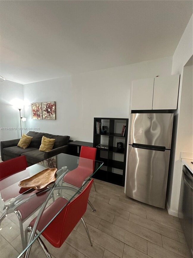 Photo - 1611 Meridian Ave Unit 203