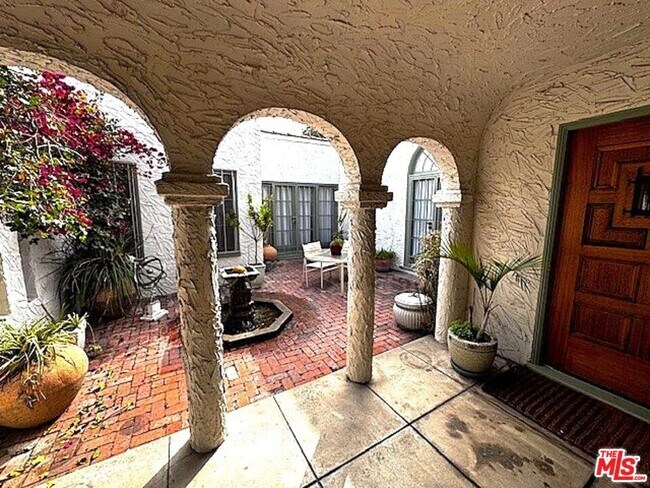 Photo - 914 Burnside Ave