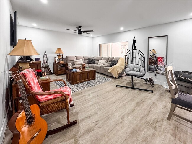 Photo - 19100 Bob-O-Link Dr