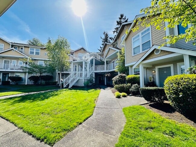Beautifully Updated 2 Bedroom Condo - Beautifully Updated 2 Bedroom Condo Unit K206