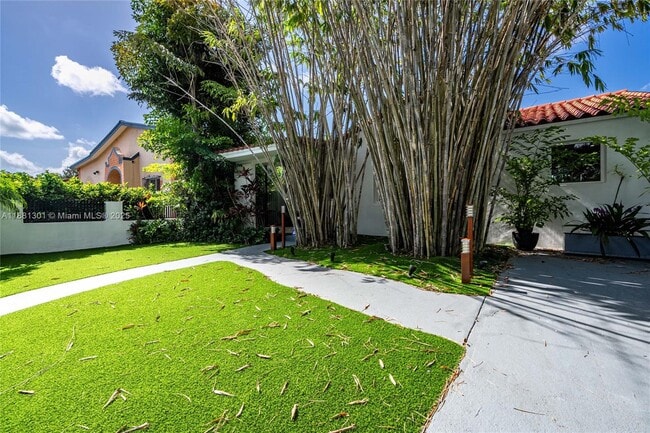 Photo - 1360 SW 16th St