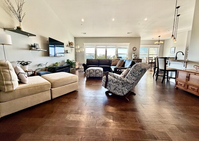 760 Beachwood Ct
