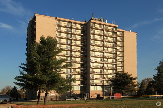 Primary Photo - Shalom Towers