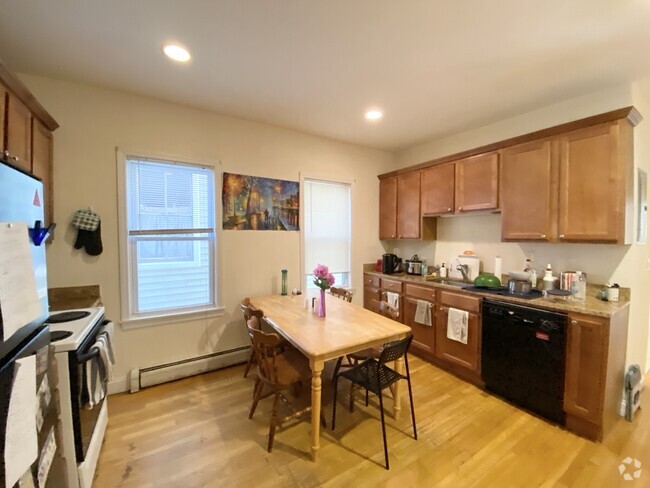 Building Photo - 145 Hillside St Rental