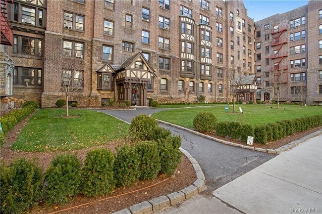 Building Photo - 250 Martine Ave Unit 2F Rental