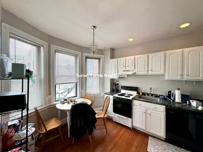 Building Photo - 146 Smith St Unit 1