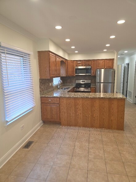 826 E Capri Dr