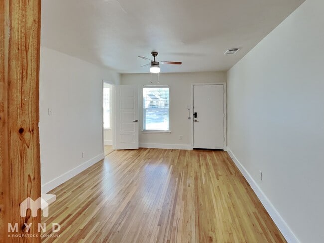 Photo - 3709 Mt Royal St