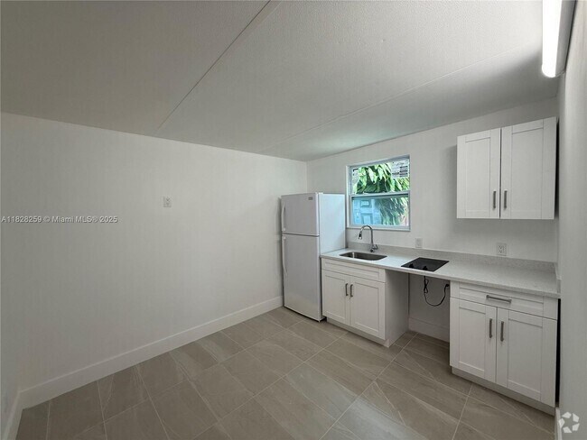 Building Photo - 6765 SW 34th St Unit 2 Rental