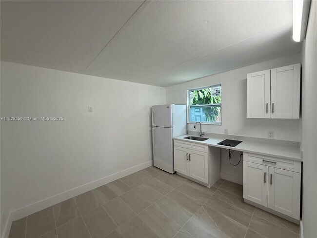Photo - 6765 SW 34th St Apartamento Unidad 2