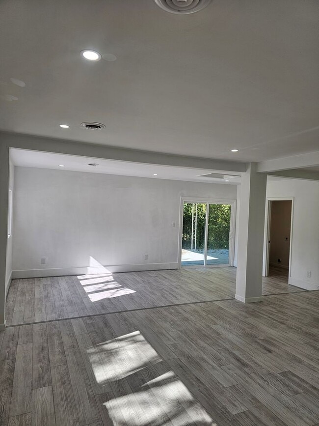 Photo - 432 Maryle Ct