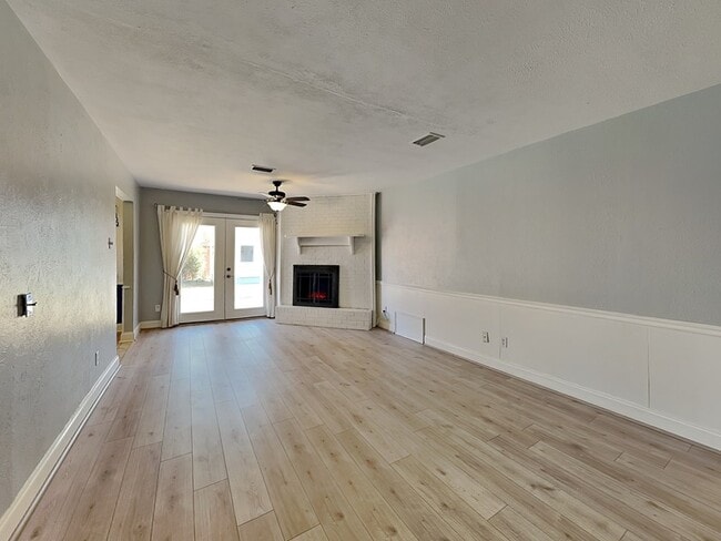 Photo - 1814 Glenwick Ln