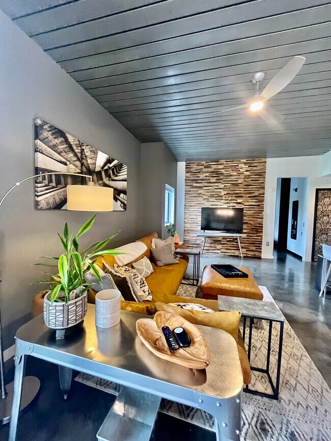 Photo - 620 Glen Iris Dr NE Unidad 311