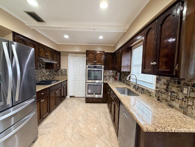 1017 Westbury Dr