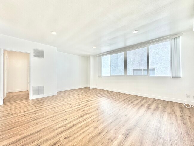 Photo - 1435 N Curson Ave