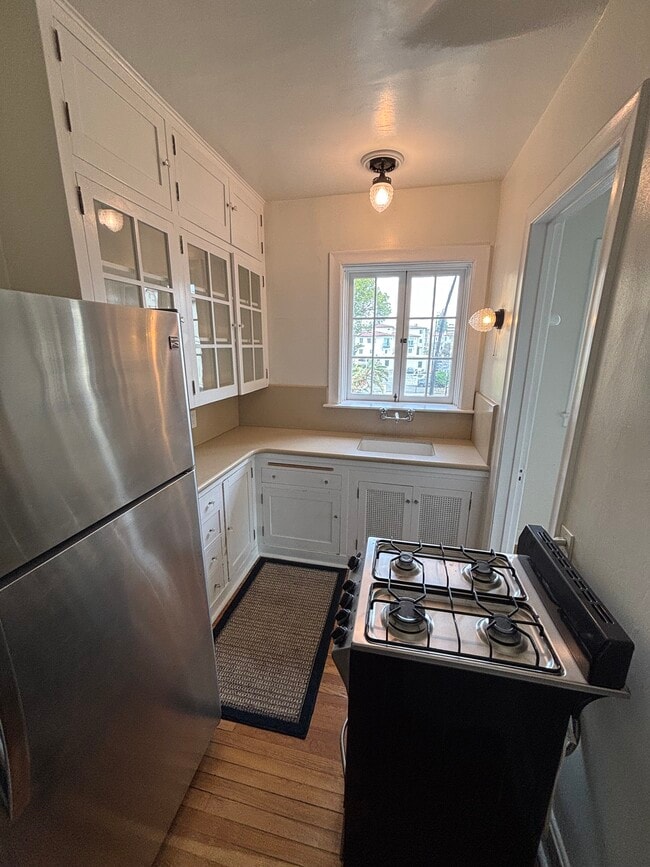 kitchen - 85 N Madison Ave Unit 28