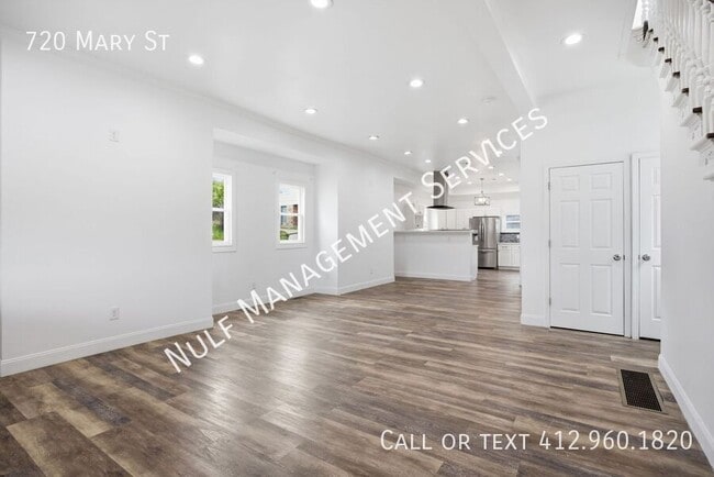 Photo - 720 Mary St
