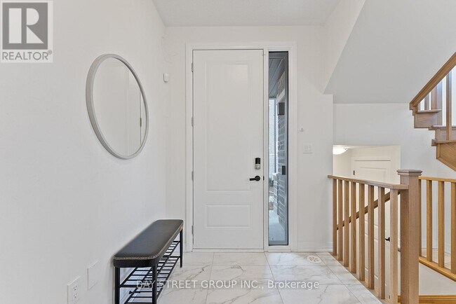 Photo - 134 De La Roche Dr