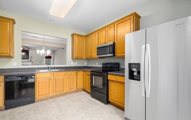 Photo - 28 Sharpstone Ln