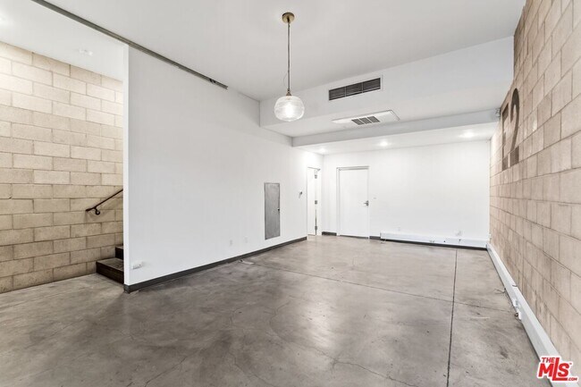 Photo - 6615 Melrose Ave Unit 3