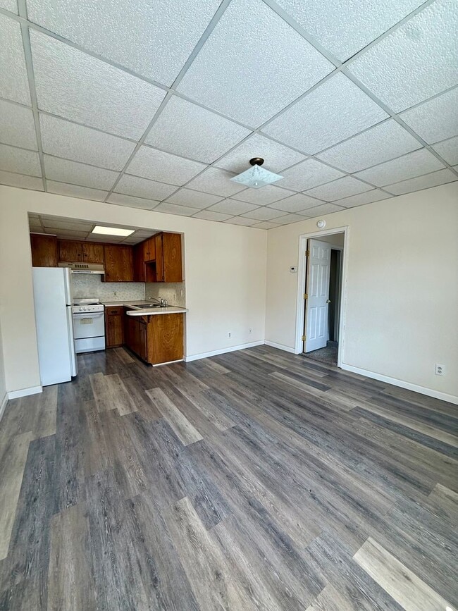 Building Photo - 603 S Evans Ave Unit 3