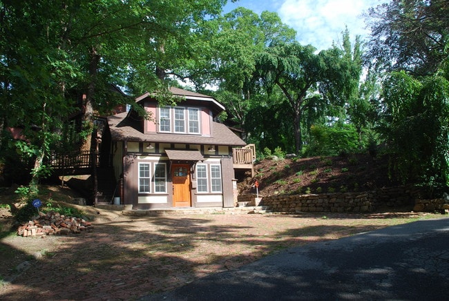 Building Photo - 10 Sunset Terrace Rental