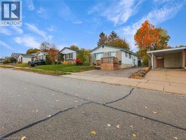 Photo - 55 Silver Aspen Crescent